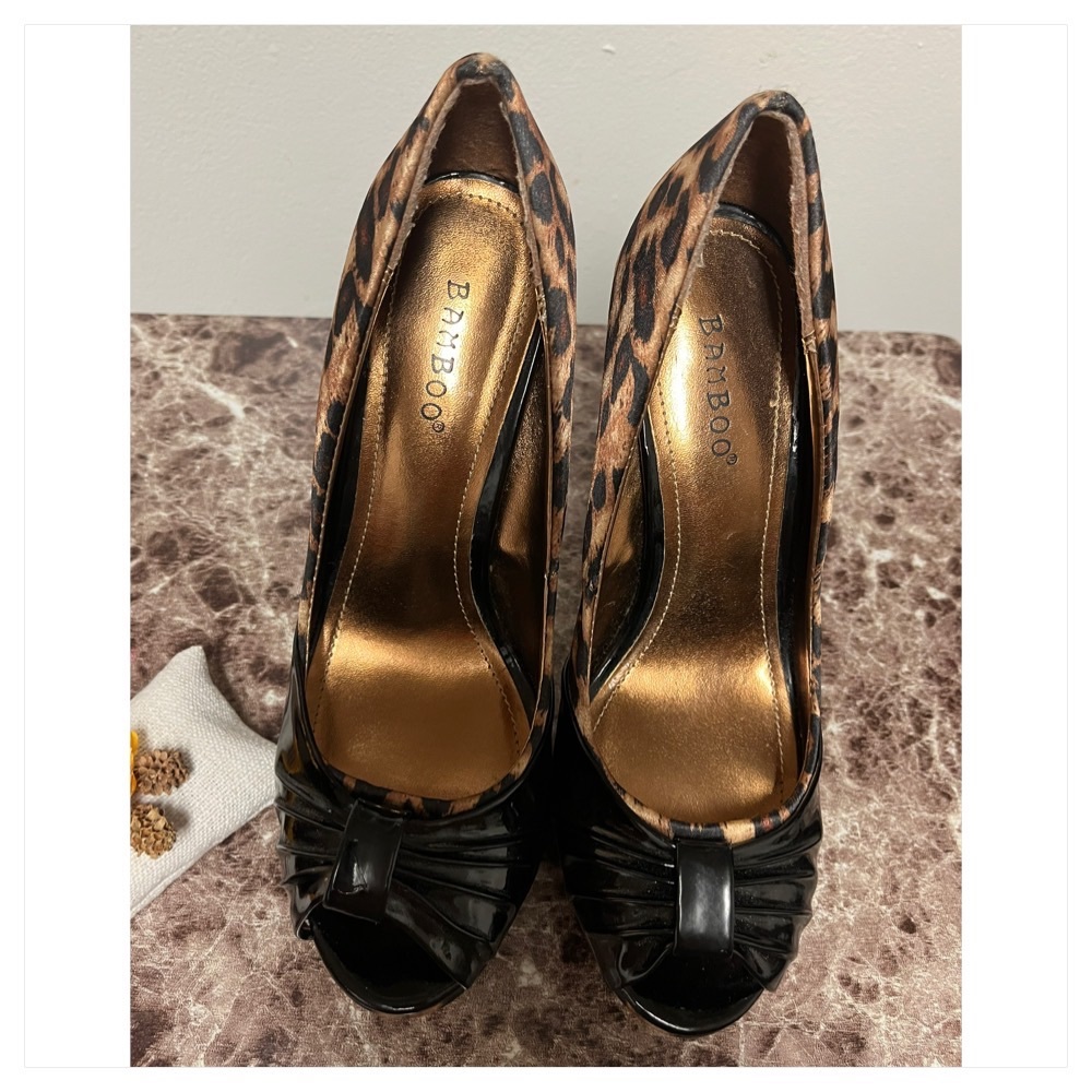 Bamboo 7 1/2 Leopard High Heels Like New - Picture 7 of 16